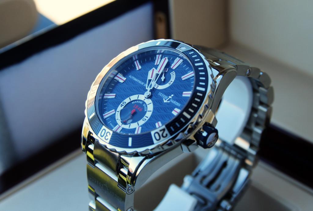 ユリスナルダン スーパーコピー 腕時計 263-10-3R-93 青色 ブルー